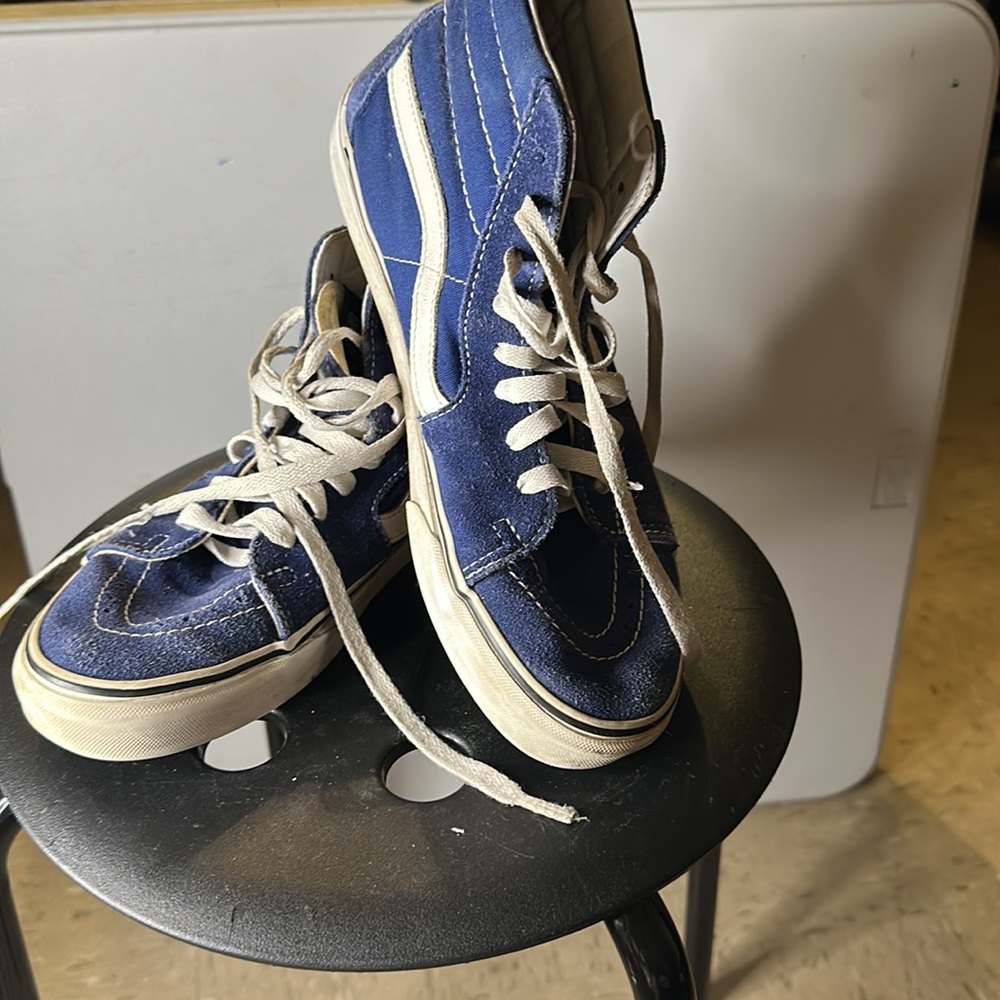 Sneakers - Picture 2 of 4